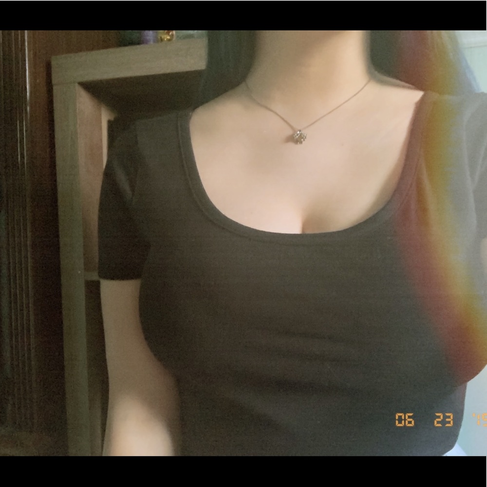 Basic black crop top💀